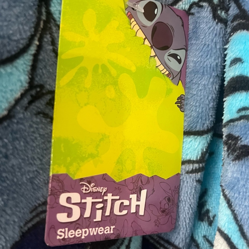 Disney Stitch Blue Character Hooded Blanket
PTP 26”, Length 65”Unisex size M - Picture 4 of 11